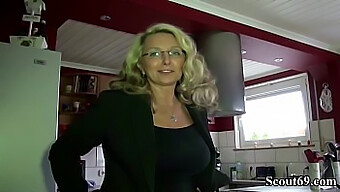 La Prosperosa Milf Tedesca Seduce Il Vicino Per Un Sesso Hardcore In Lingerie