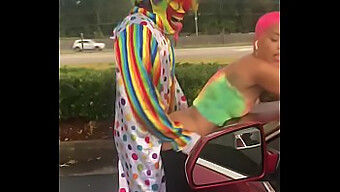 Gibby Il Clown E Jasamine Banks Si Dedicano Al Sesso In Autostrada In Abiti Cosplay